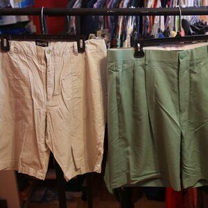 2 shorts alan flusser golf 38 green and michael kors 38 beige